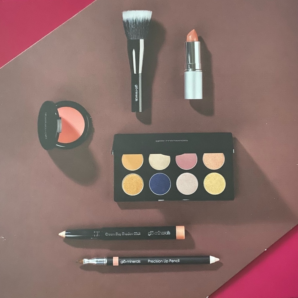 NWT-ALTER EGO-PERSUASION MAKEUP SET BY GLO SKIN BEAUTY